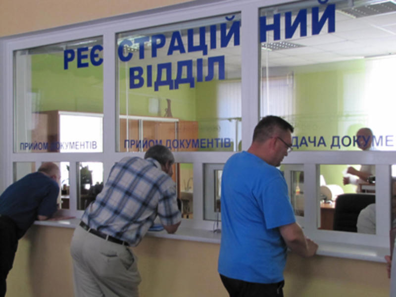 В Киеве начали выдавать права сразу после экзамена / zn.ua
