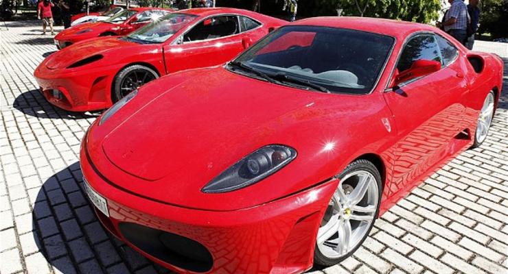 Испанцы продавали подделки Ferrari за 40 тысяч евро