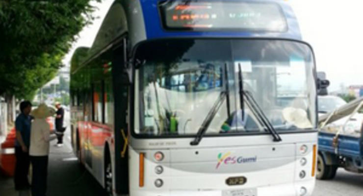 Южнокорейцы запустили электроавтобус, заряжающийся от трассы