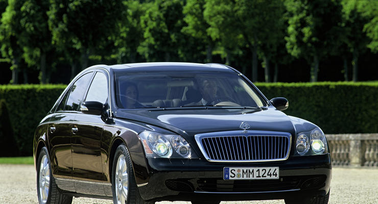 Украинцы в месяц покупают по Майбаху и два Rolls-Royce