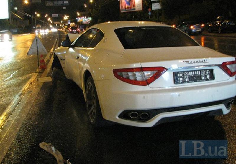 В Киеве Maserati померялся прочностью с автобусом / lb.ua