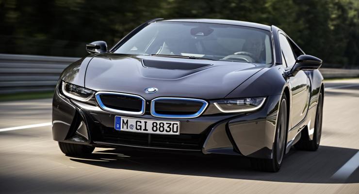 BMW показал серийный суперкар с расходом 2,5 литра
