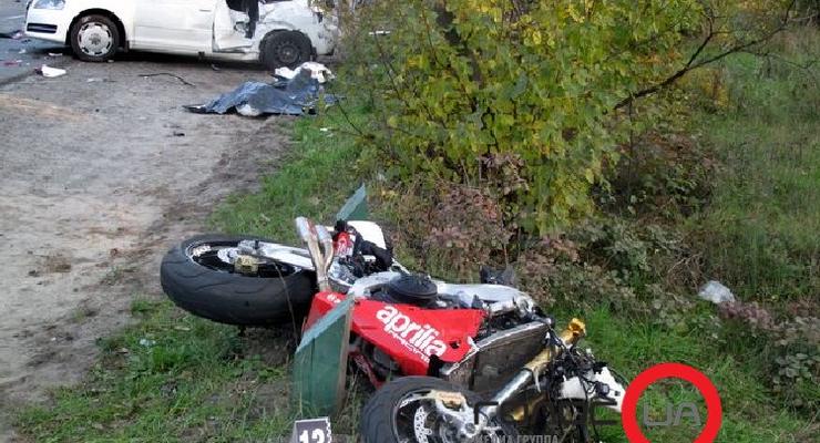 Под Киевом мотоциклист врезался в Audi и погиб