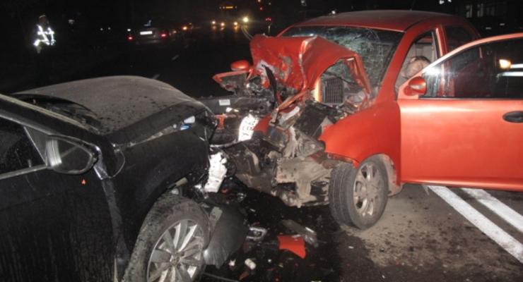 В Киеве Volkswagen ударил в лоб Chery, водитель погиб