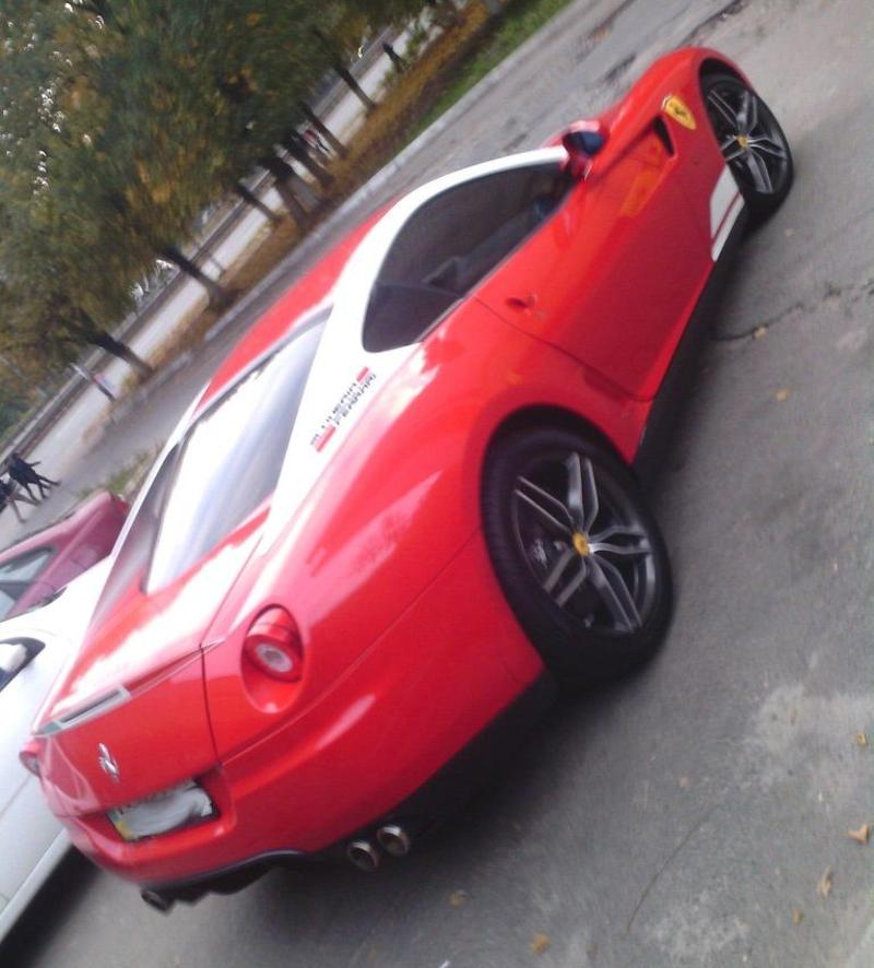 Киевлянка ездит в общежитие на Ferrari за 3,8 миллиона / vk.com/yanka_lisichka