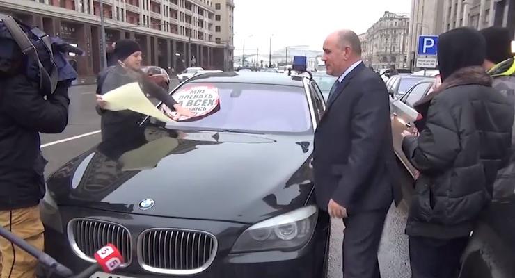 СтопХам обклеил прокурорский Infiniti и BMW с мигалкой