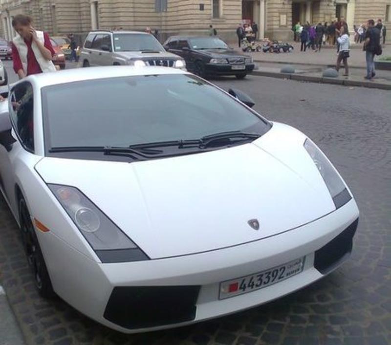 Во Львове студент на Lamborghini «толкается» в пробках / vk.com/existencelviv