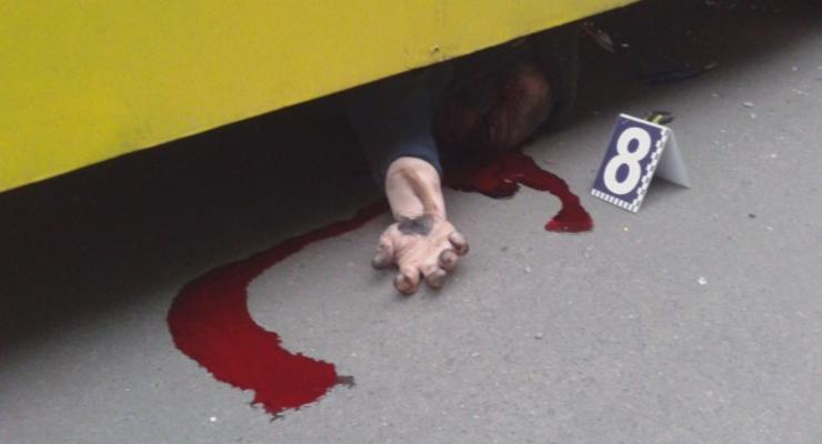 В Киеве маршрутка на глазах у людей раздавила мужчину