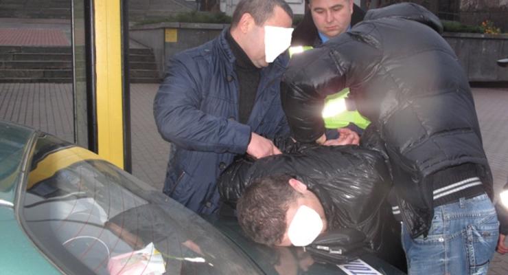 В Киеве гаишники задержали поджигателей автомобилей