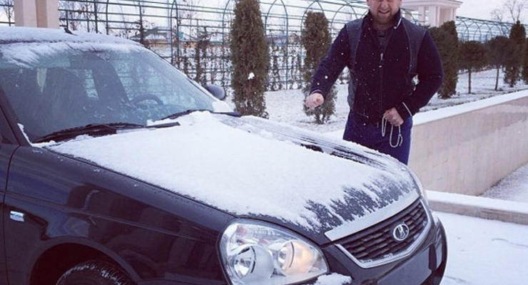 Кадыров получил новую Lada Priora за лайк в соцсети