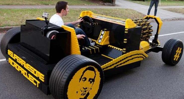 Собран автомобиль из Лего, на котором можно ездить