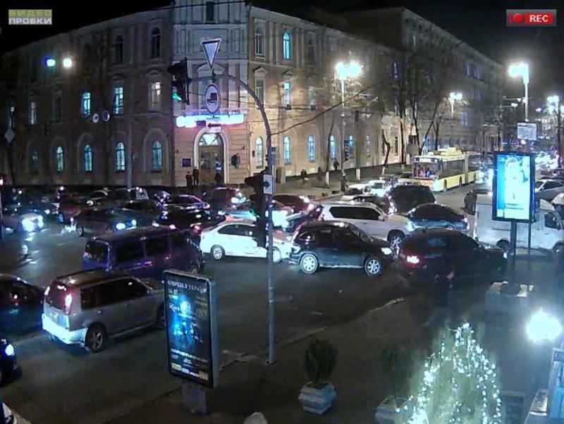В Киеве многокилометровые пробки. Объезжайте центр / videoprobki.ua