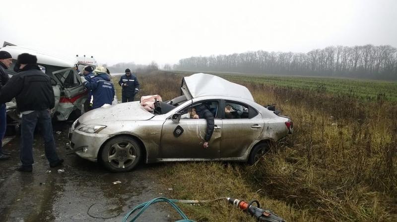 Под Донецком Lexus протаранил «скорую», двое погибли / 62.ua