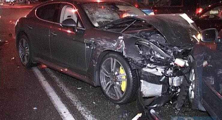 В Киеве Porsche протаранил Subaru и убил трех человек