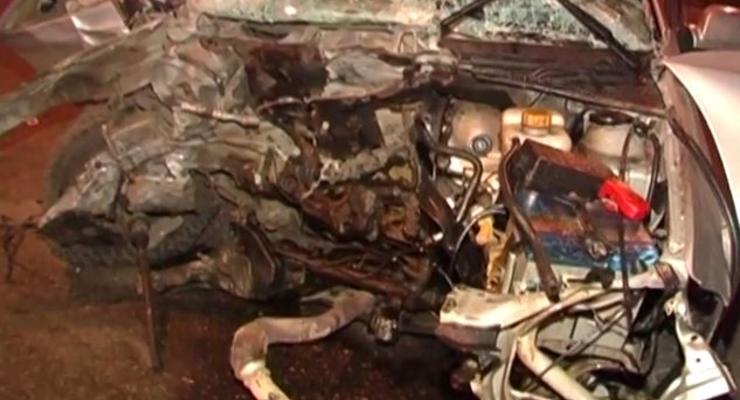 В Киеве Chevrlolet разорвало на куски, водитель погиб