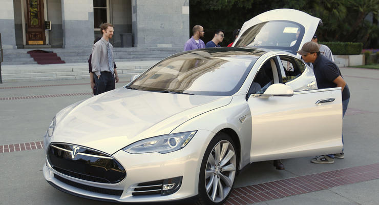 Обнаружен простой способ взлома электромобилей Tesla Model S