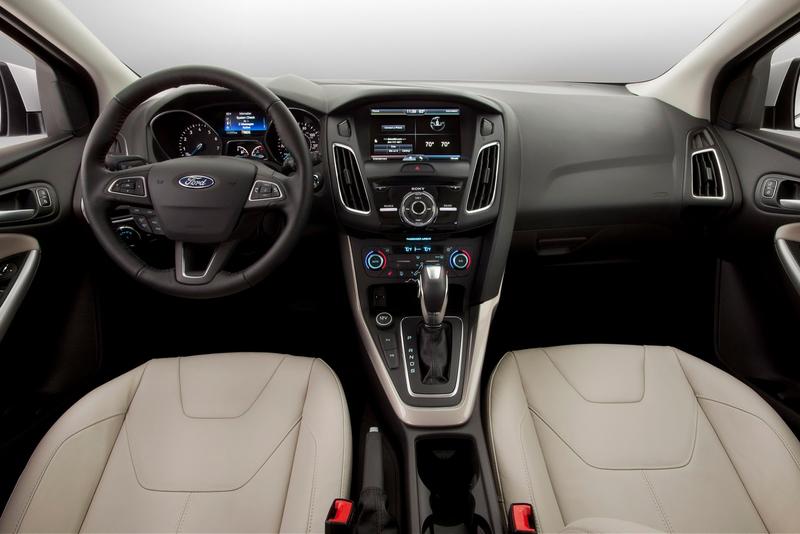 Седан Ford Focus получил новое «лицо» и новый мотор / Ford