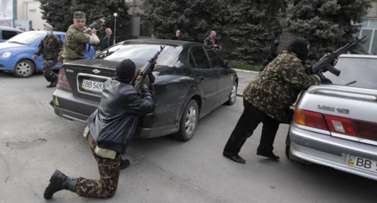 На Донбассе грабят автосалоны. Дилеры собирают «самооборону»