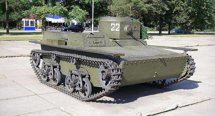 Не бит и не крашен. Украинец продает танк T-38 за 700 тысяч гривен