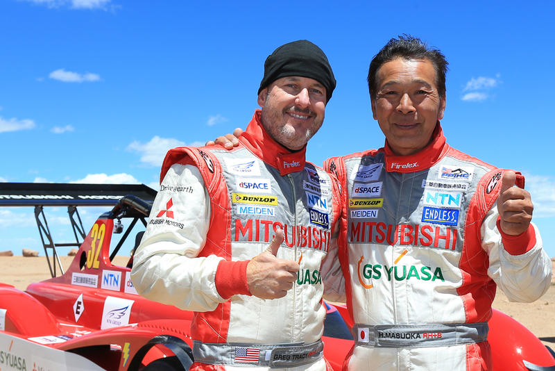 Пилоты команды Mitsubishi Motors заняли 1 и 2 место  в категории модифицированных элетромобилей Pikes Peak