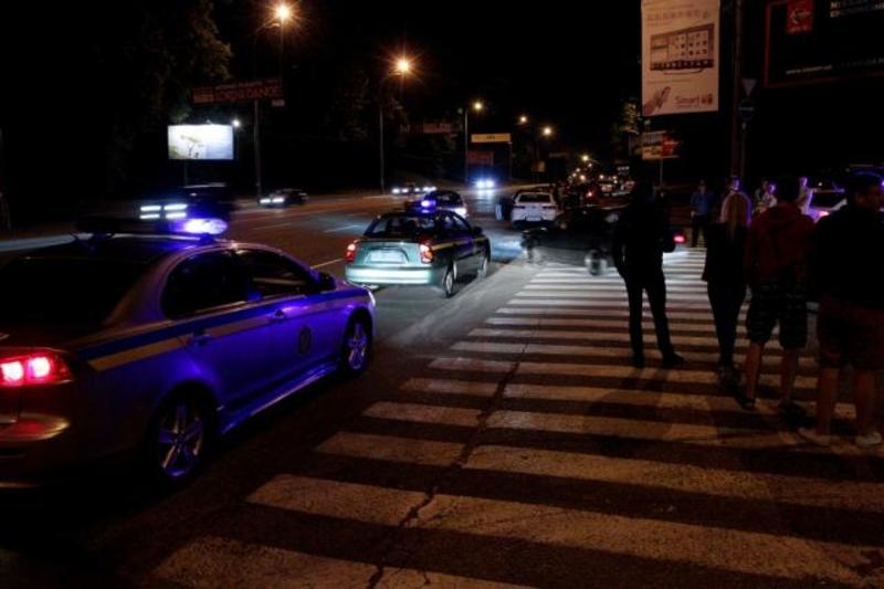 Поймать и на фронт! Киевляне возмущены ночными гонками на Бажана (фото) / vesti.ua