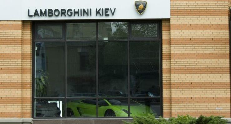 У киевского автосалона банк забрал за долги три Lamborghini - СМИ