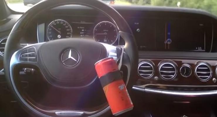 Немец обманул автопилот Mercedes-Benz с помощью банки (видео)