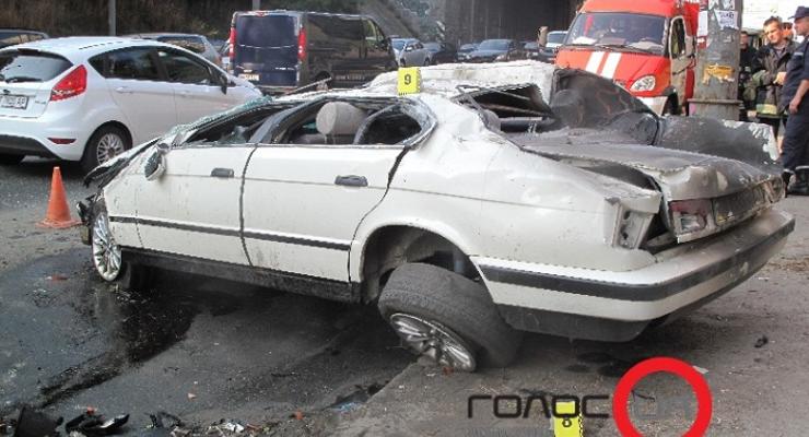 На Печерске в Киеве разбился и загорелся BMW, погиб пассажир (фото)