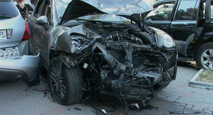 Иностранец на Porsche устроил гонки в центре Киева и разбил много машин
