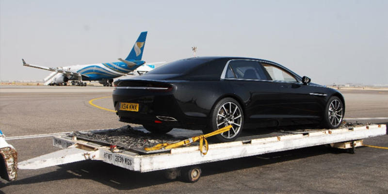 Арабы протестировали новый суперседан Aston Martin Lagonda / omanair.com
