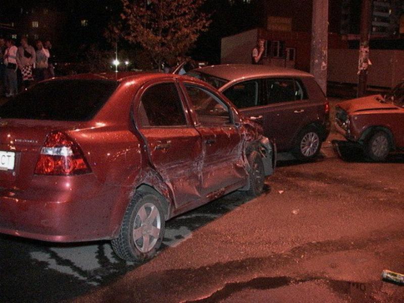Киевляне хотели устроить самосуд над водителем, разбившим шесть машин / lb.ua