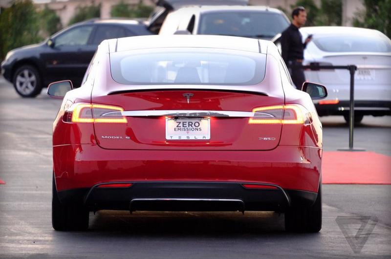 Tesla представила модель, разгоняющуюся до сотни за три секунды / worldcarfans.com