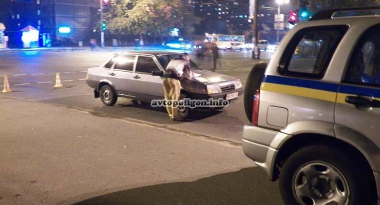 В Киеве пешеход намеренно кинулся под машину, а потом потребовал денег