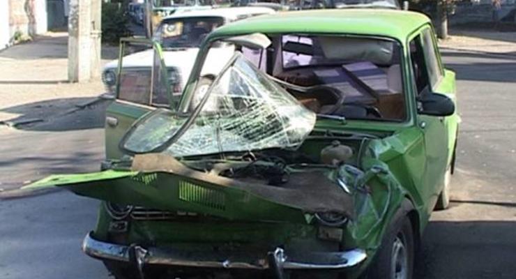 В Сумах угонщики автомобиля сразу же попали в аварию (видео)