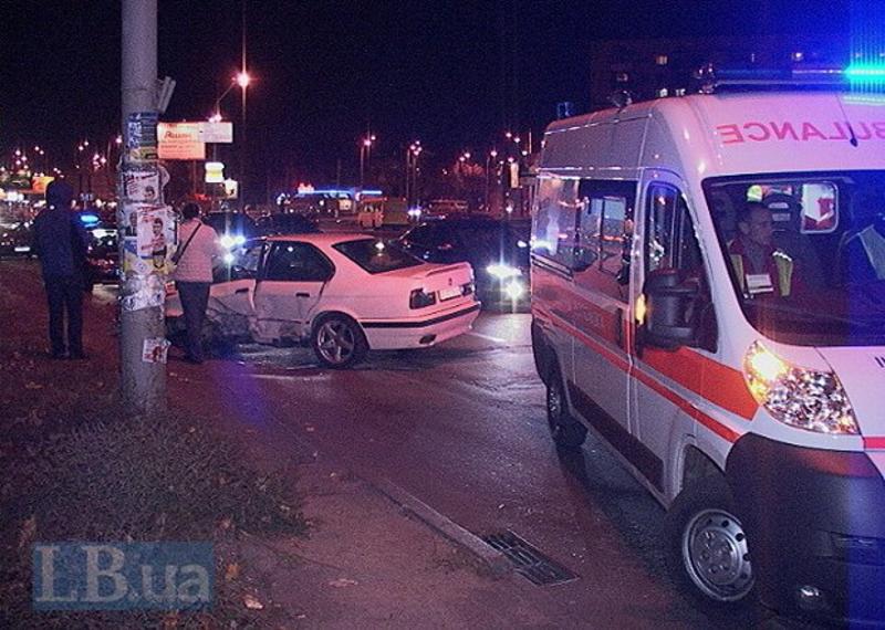 В Киеве лоб в лоб столкнулись BMW и Alfa Romeo: есть раненые (фото) / lb.ua