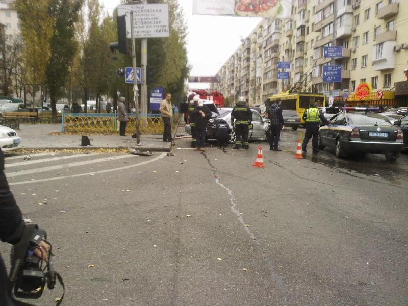В центре Киева столкнулись пять автомобилей и троллейбус (фото) / magnolia-tv.com