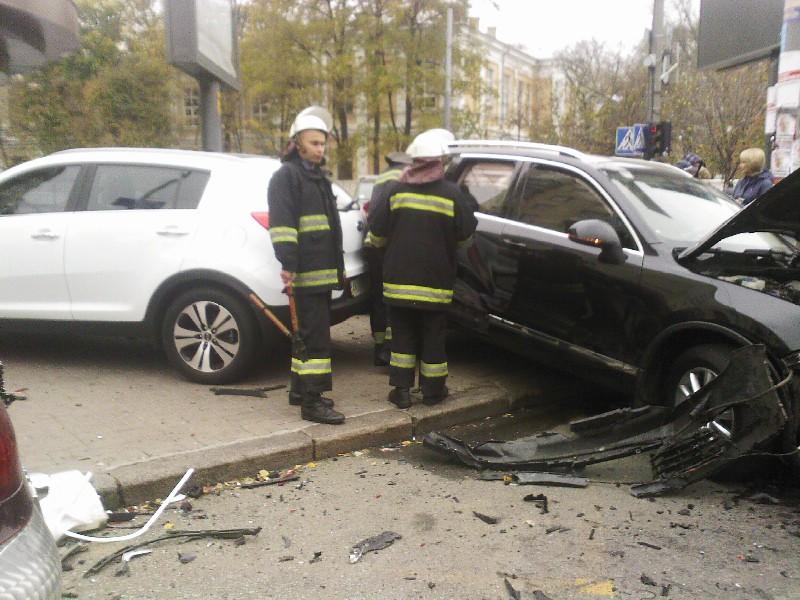 В центре Киева столкнулись пять автомобилей и троллейбус (фото) / magnolia-tv.com
