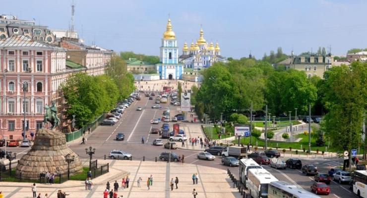 На Софийской площади Киева предложили запретить парковку