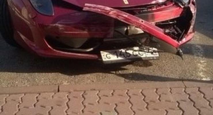 В России водитель "шестерки" спровоцировал аварию Феррари (видео)