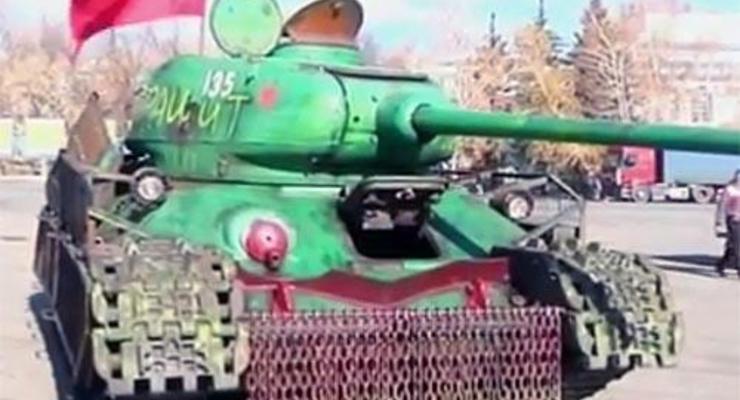 В Антраците террористы украсили Т-34 "бородой" (видео)