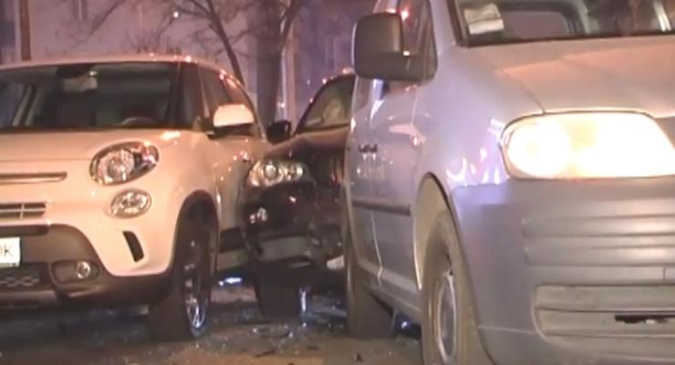 Автомобильный "бильярд": в Киеве столкнулись пять авто (видео)