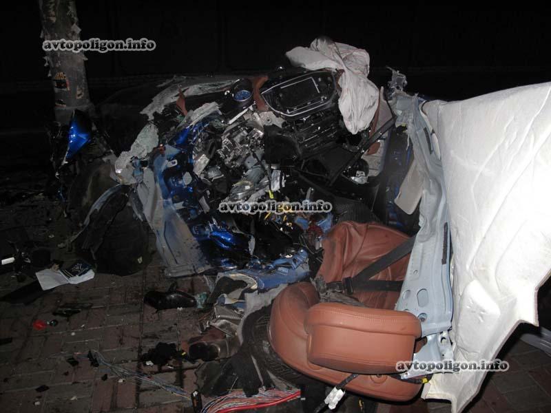ДТП в центре Киева: Maserati разорвало на две части / avtopoligon.info
