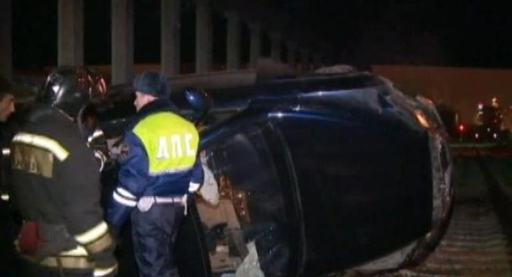 В Москве водитель разбил Bentley о рельсы (видео)