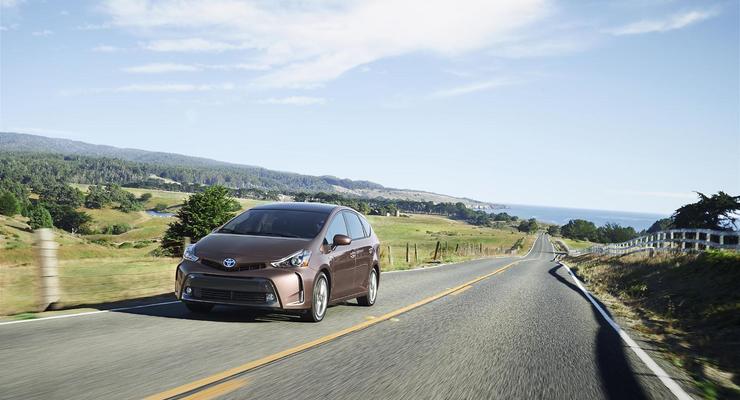 Toyota представила обновленный компактвэн Prius (фото)