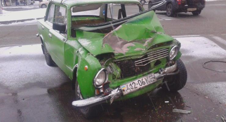 В Киеве маршрутка попала в аварию, есть раненый