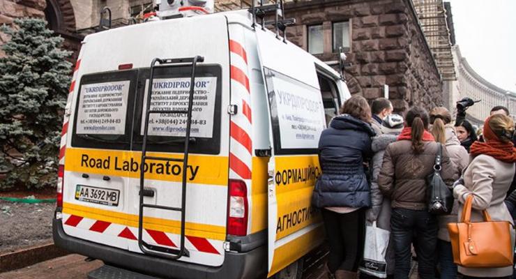 Чиновники запустили в Киев уникальный автомобиль-сканер (фото)