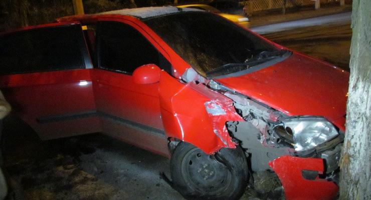 В Мариуполе пьяный водитель внедорожника устроил аварию и сбежал (видео)