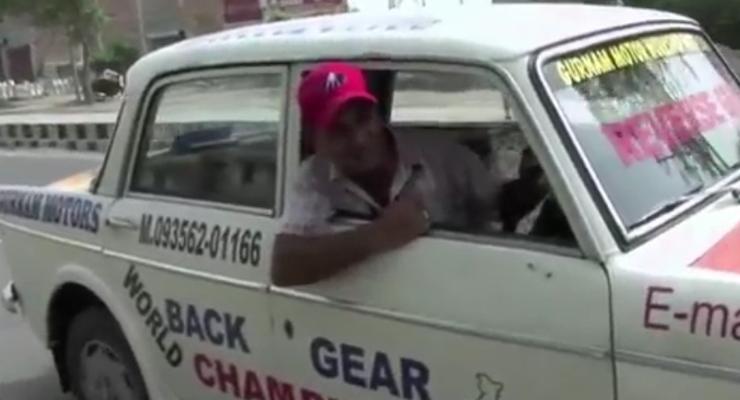 Житель Индии 11 лет ездил задним ходом (видео)