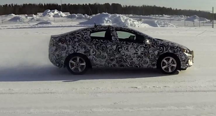 Chevrolet показал "снежный" тизер нового Volt (видео)
