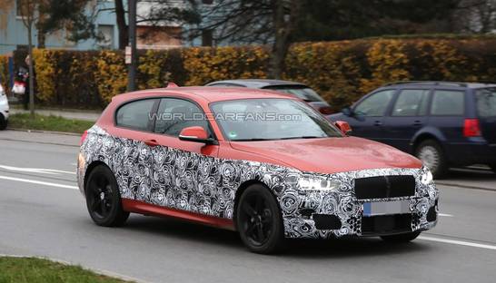 Обновленную BMW 1 серии сфотографировали на тестах